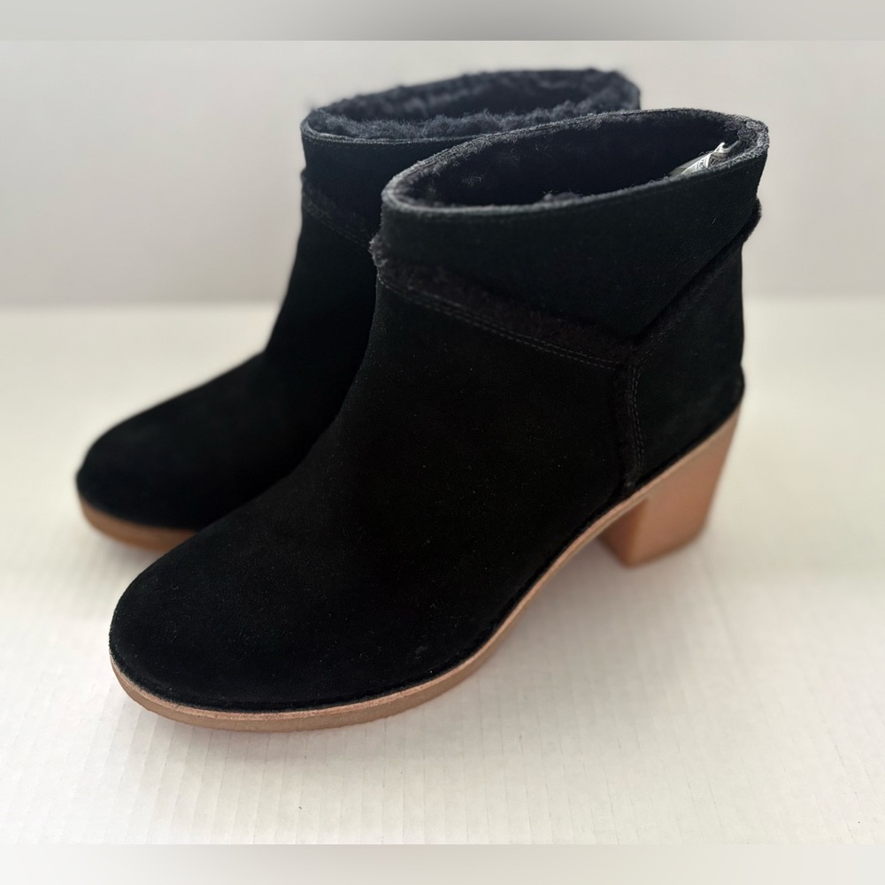 UGG Kasen Black Suede Ankle Winter Boots 3 inch Block Heel in Size 7.